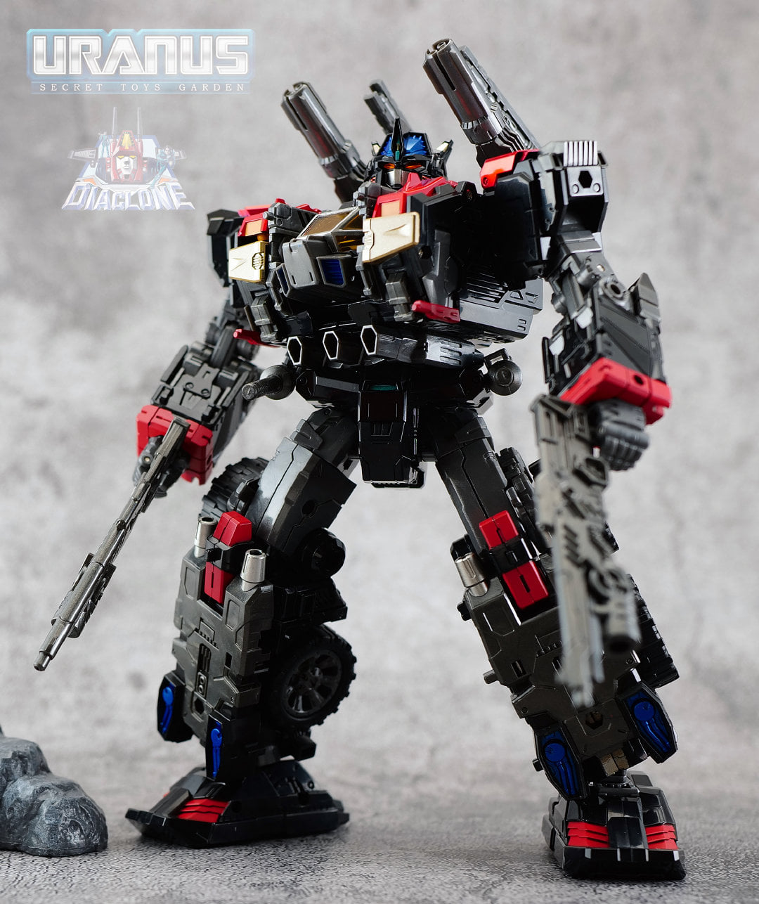 Takara Diaclone Reboot DA-79 Battle Convoy V-Shadow In-Hand